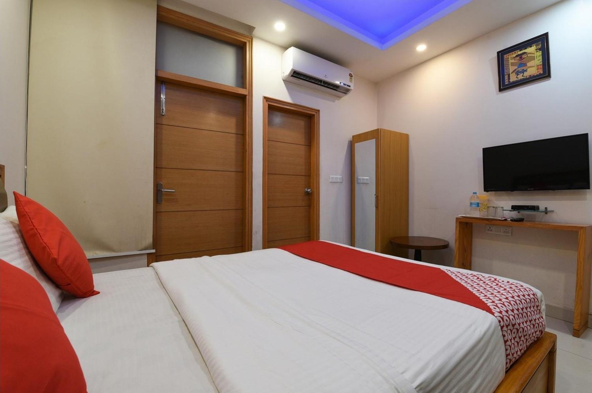 Airport Hotel Mahal New Delhi Exterior photo