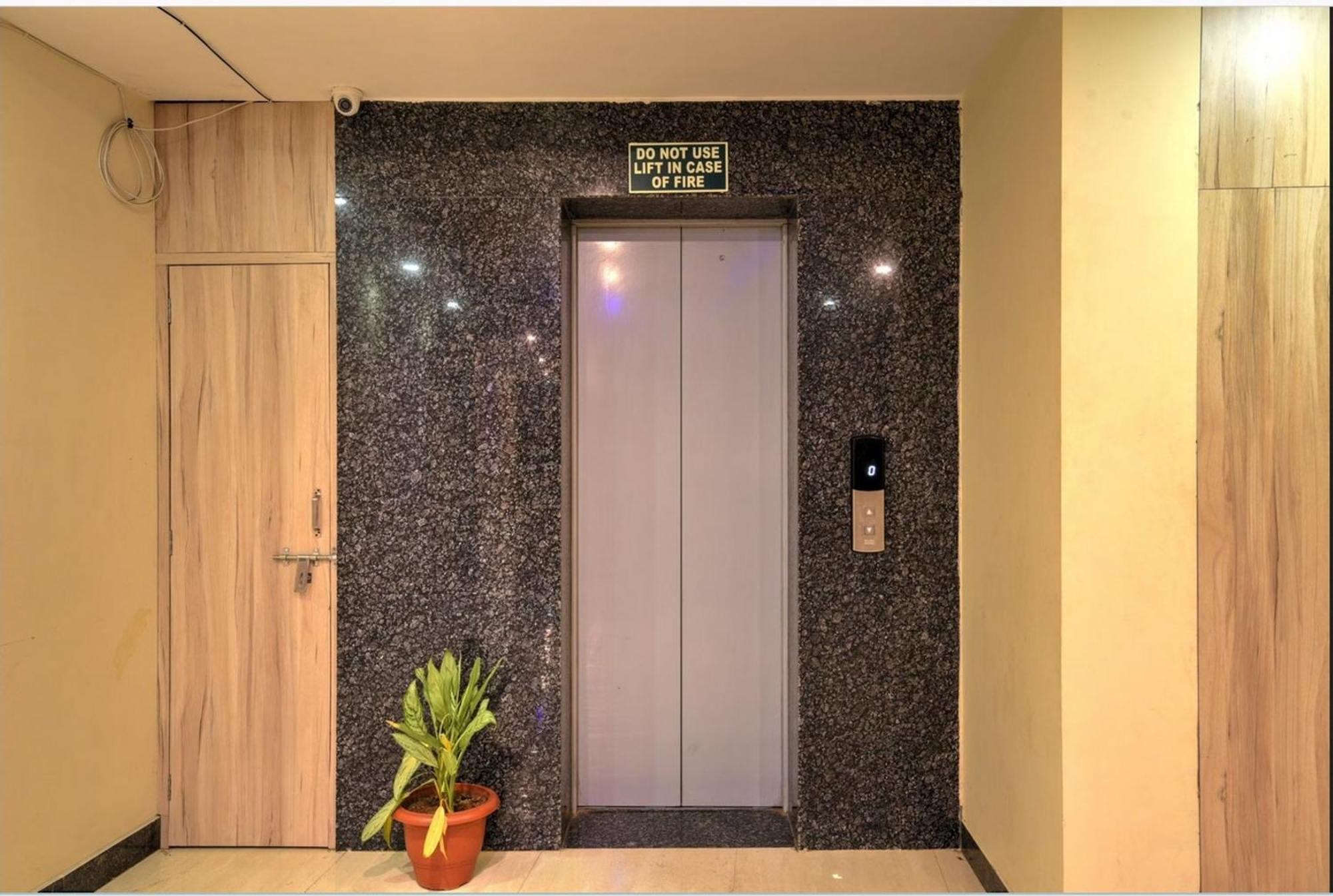 Airport Hotel Mahal New Delhi Exterior photo