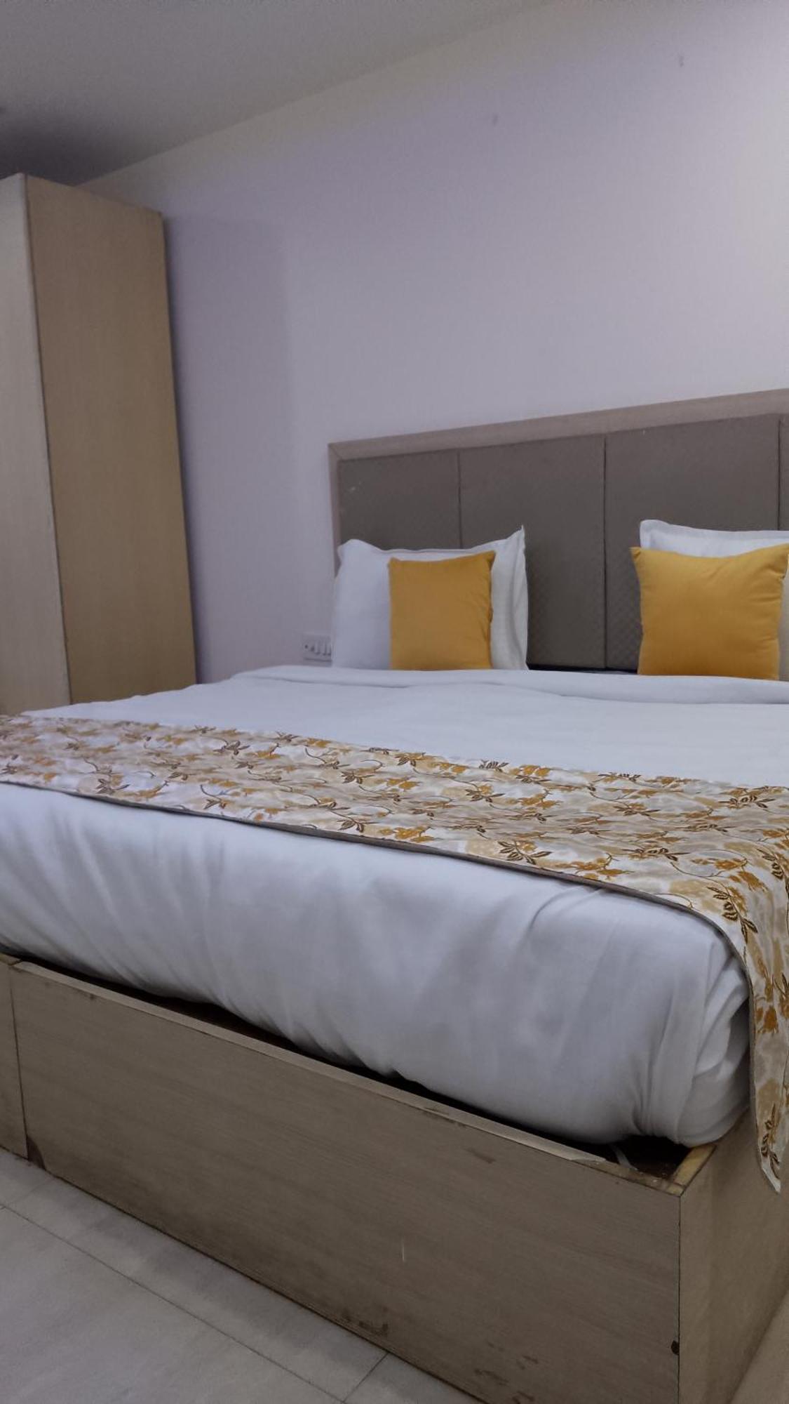 Airport Hotel Mahal New Delhi Exterior photo