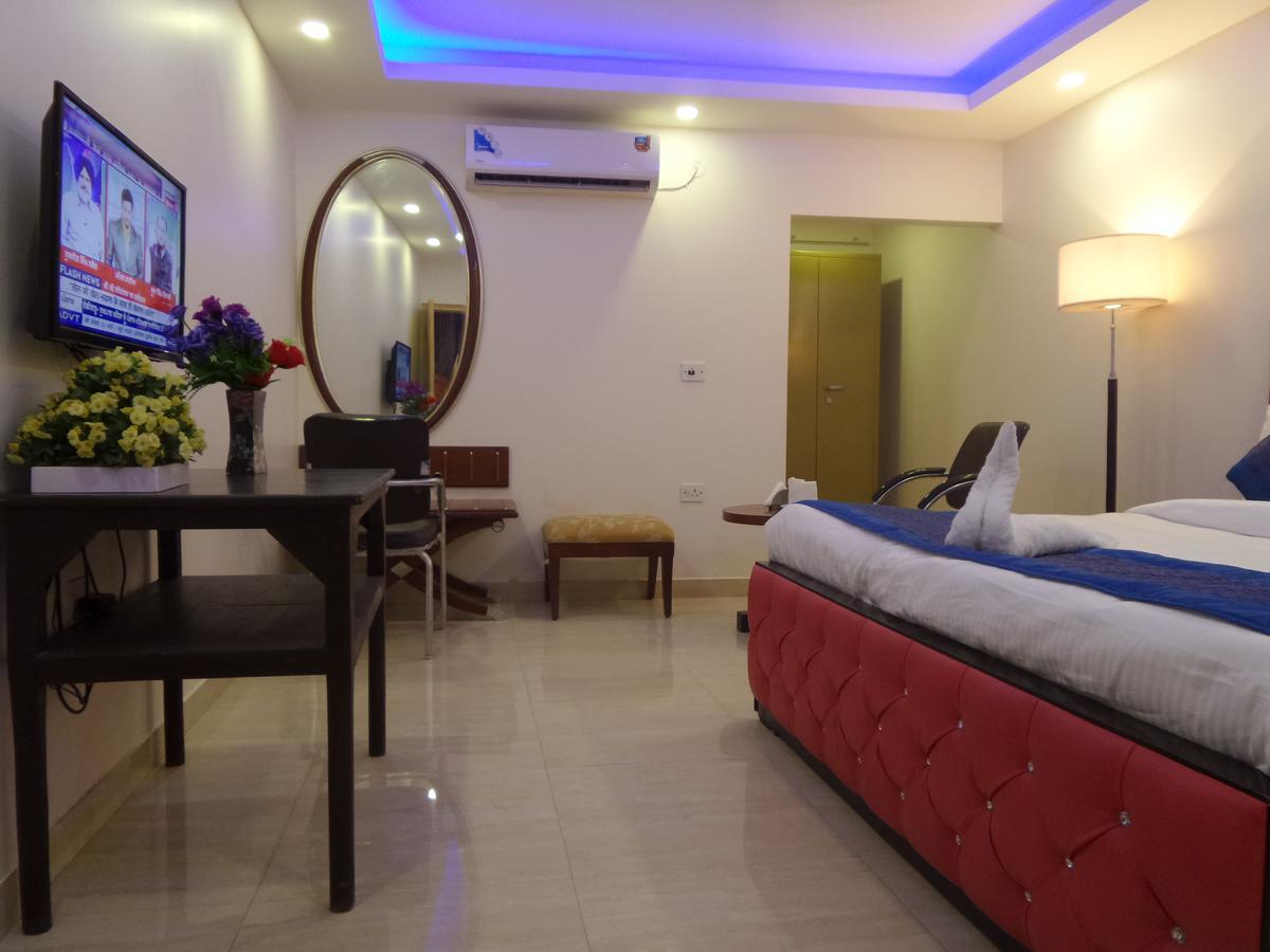 Airport Hotel Mahal New Delhi Exterior photo